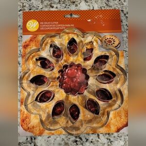 NWT Wilton Pie Crust Cutter